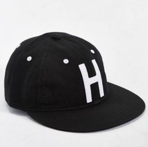 Herschel Supply Company Accessories - Herschel Creston "H" Fitted Baseball Cap | NWOT Herschel Supply Company Accessories - Herschel Creston "H" Fitted Baseball Cap | NWOT
